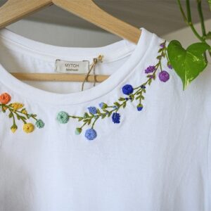 T-shirt Bianca Ricamo Floreale Fiori Colorati 3