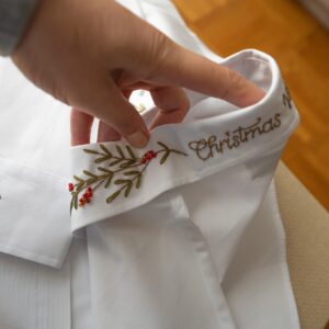 Camicia Bianca Personalizzata Ricamo Natalizio su Polsino